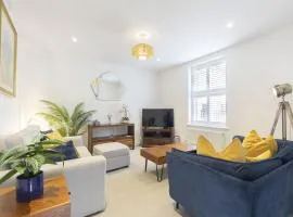 Stylish 2-Bed Home in Fairview with Free Parking