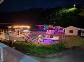 La Esmeralda entre Montañas