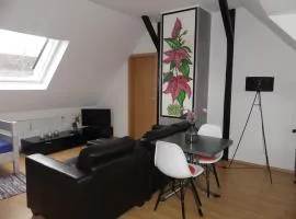 Bei Pina - Schöne Dachgeschosswohnung nahe Düsseldorf