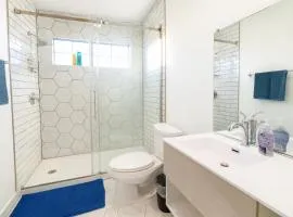 Santa Monica Hot Tub House - Billiards, Grill & Projector