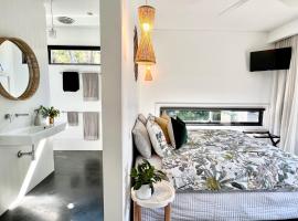 Quenda Guesthouse, hotel i Hovea