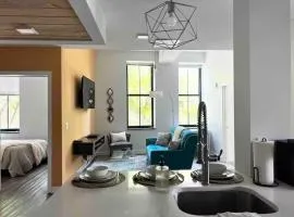 5BR 2BA , Sleeps 10, Downtown , Near PPAC