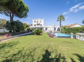 A c Villa 8BR 15P with Pool & Tennis – Antibes, hotel i Juan-les-Pins