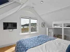 Cosy Fisherman's Cottage Seconds from Waterfront