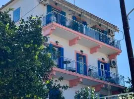 Reginas Studios & Apartments- Fiscardo view apartment