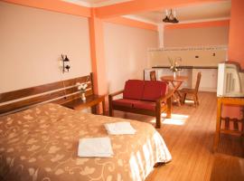 Comodo Estudio Matrimonial centro Sucre, hotel in Sucre