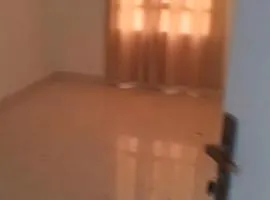 غرفة بمطبخ وحمام خاص