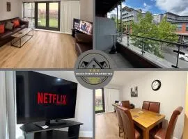 Modern 3-Bed Townhouse & Balcony