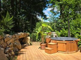 Chalet Lac de la Raviège la Laurinette SPA, hotel i Anglès