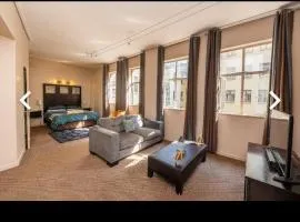 Lawrence Motubatse Native Suites 411