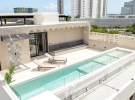 Nomad Studio Fast WiFi and Rooftop Pool