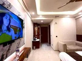 Grand Stay Omaxe Hazratganj