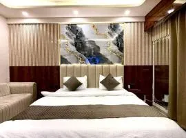 Grand Stay Omaxe Hazratganj