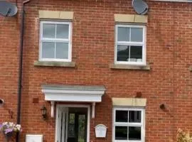 Spacious 3 bedroom house minutes from Biggin Hill Airport