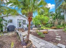 Bromeliad Bungalow - Downtown Cottage