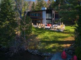 Chalet du Barrage spa lac et ski、Saint-Jean-des Pilesのシャレー