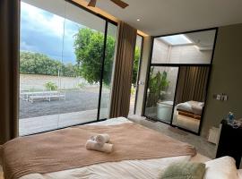 Phú Xuân Homestay - Gần Dốc Hoàng Hôn, Phòng Rộng View Sông: Phan Thiet şehrinde bir otel