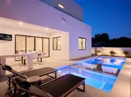 Sunrift-Private Pool & Spa-Walk to Old Town