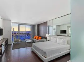 Studio with Stunning Views Balcony Access 23303