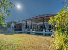 Botanica 4 BR Villa Layan Beach