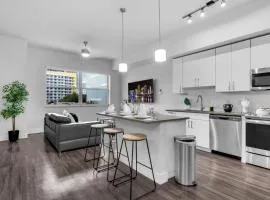 Sunny 1BR Unit With Free Parking Prime Location