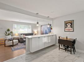 Modern Retreat With Patio & Sunset Views - Gray St, hotell i Arvada