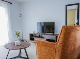 Modern 1BR Flat - Near Canal Walk