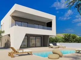 Villa 60 Degrees with heated pool and basketball court
