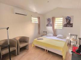 Tiny House & Tente Lodge, Le Paradis des Petits Voyageurs, hotel in Le Diamant