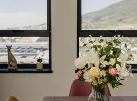 Modern City Apartment with Table Mountain Views