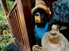 Little Bear Tiny Cabin，位于科斯比的酒店