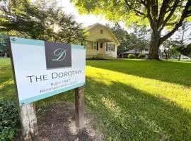 Fall Getaway with Private Wooded space on Ravine Lot