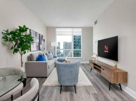 Stylish Fort York Condo w Patio Prime Location, готель у Торонто