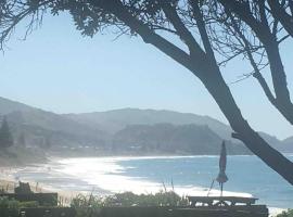 Gisborne, 3 Bedroom House, Beachfront, Wainui Beach, hotel vicino alla spiaggia a Gisborne