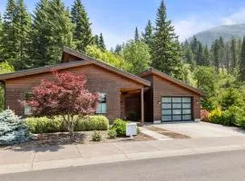 Mountain-View Retreat with Hot Tub & Waterfalls