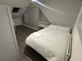 Hyde Crescent Rooms, hotel in The Hyde