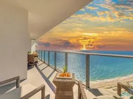 2BR Apt with Amazing Ocean View Balcony & Pool