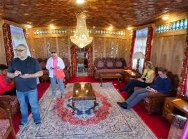 Young Beauty Star Houseboat