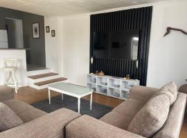 Great 2 bedroom home 100m from the beach, casa rústica em Hibberdene