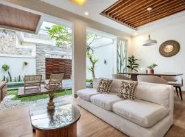 Private Pool Villa Arsy w Rooftop By Orivista