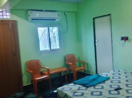 Arnav Lodge & Restaurant, ξενοδοχείο με υδρομασάζ σε Jhārsuguda