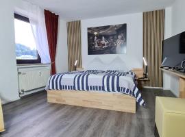 3 bedroom Suite, kitchen, terrace in upper town, hotel in Siegen