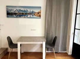 Studio lumineux hypercentre avec balcon