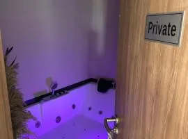 Luxury Jacuzzi Apartment City View Free Parking