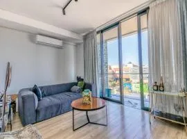 Modern Bachelor Suite & Stunning View Pool & Gym