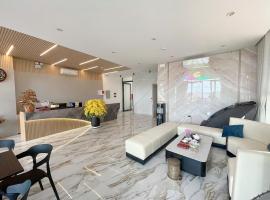 SUN HOTeL, place to stay in Nhượng Bạn