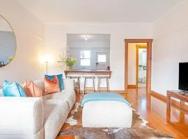 'Braelands by the Beach' Sun-kissed Sandy Bay Escape