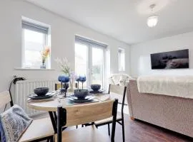 Modern 3-Bed 3-Bath Home - Quiet Road - Parking For 2 Cars - LMV Property