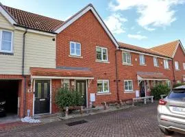 Modern 3-Bed 3-Bath Home - Quiet Road - Parking For 2 Cars - LMV Property