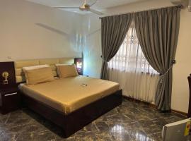 D Barfi Guesthouse, excellent location, guest house in Kumasi
